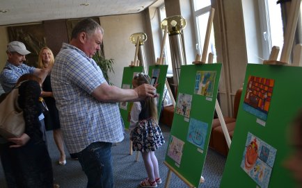 Apdovanoti gražiausiai nupiešusieji šeimos gydytojus