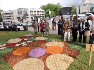 Anykščiai kviečia dalyvauti dešimtajame floristinių kilimų konkurse
