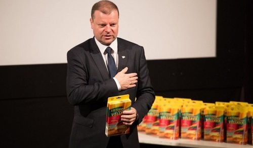 Premjeras kviečia prisijungti prie akcijos „Padovanok Lietuvos vėliavą“