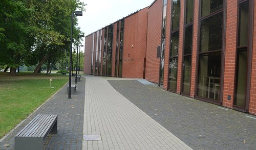 Kalbų alėją papuoš pasisveikinimas japonų kalba 