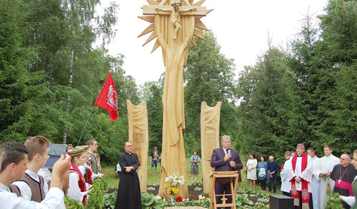 Pašventintas kryžius Palaimintajam kankiniui Teofiliui Matulioniui