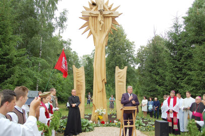 Pašventintas kryžius Palaimintajam kankiniui Teofiliui Matulioniui
