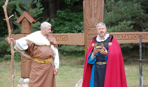 Lietuvos Karalius Mindaugas skulptūrine kompozicija grįžo į istorinį Latavos kraštą 