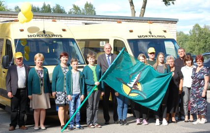 Anykščių rajono švietimo įstaigoms – 2 mokykliniai autobusai 