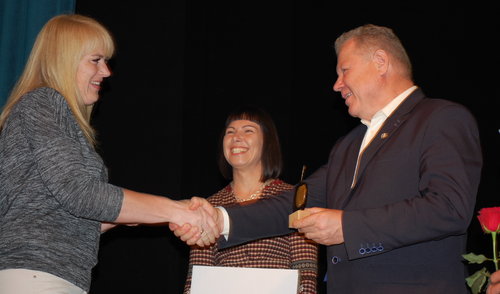 Obuolinės Anykščiuose: apdovanoti metų ūkininkai ir gražiausių sodybų šeimininkai 