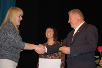 Obuolinės Anykščiuose: apdovanoti metų ūkininkai ir gražiausių sodybų šeimininkai 