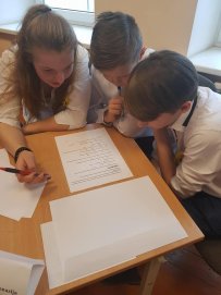 Vyko komandinės matematikos varžytuvės „Matematikos labirintai“