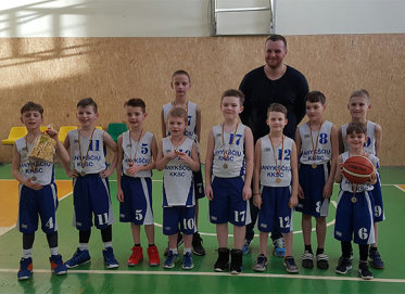 Jaunieji Anykščių krepšininkai iškovojo sidabro medalius