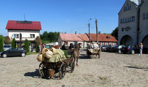 Iš Punsko į Niūronis darda mediniais ratais
