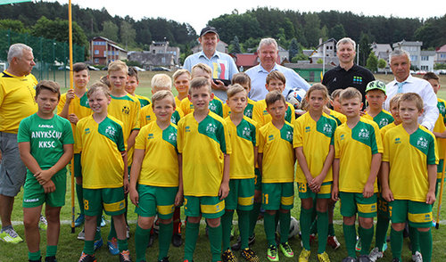 Anykščiuose iškilmingai atidarytas atnaujintas centrinis miesto stadionas (FOTO)