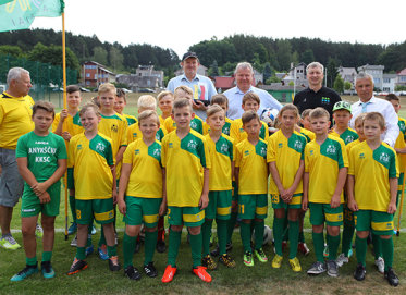 Anykščiuose iškilmingai atidarytas atnaujintas centrinis miesto stadionas (FOTO)