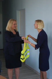 Anykščių rajono savivaldybės pradinukams – „Lietuvos draudimo“ šviesą atspindinčios liemenės...