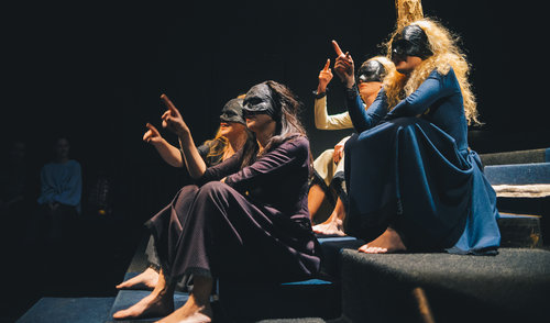 Pirmą kartą Anykščiuose – Kauno miesto kamerinio teatro spektaklis-vakarėlis su mirtim 4 MORTOS!