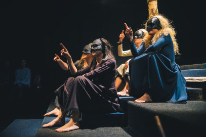 Pirmą kartą Anykščiuose – Kauno miesto kamerinio teatro spektaklis-vakarėlis su mirtim 4 MORTOS!