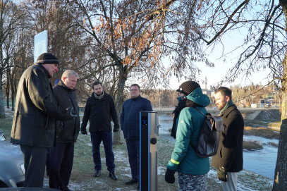 Gyventojų ir svečių patogumui – elektromobilių įkrovimo stotelė