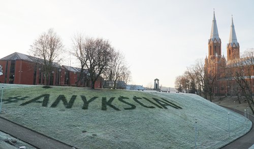 Užrašas ANYKŠČIAI ˗ vėl kitoks!