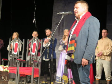 Režisieriui J. Buziliauskui įteikta T. Mikeliūnaitės premija