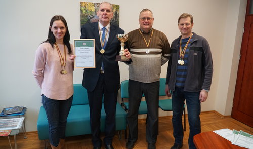 Vasario 16-osios proga rengtose šaudymo varžybose - iškovoti medaliai