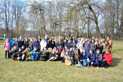 Anykščių moksleiviai šventė Žemės dieną 2019 ir gamino inkilus šikšnosparniams