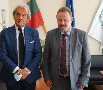 2021-08-23 Garbės konsulo Italijoje G. Saracino vizitas Anykščiuose