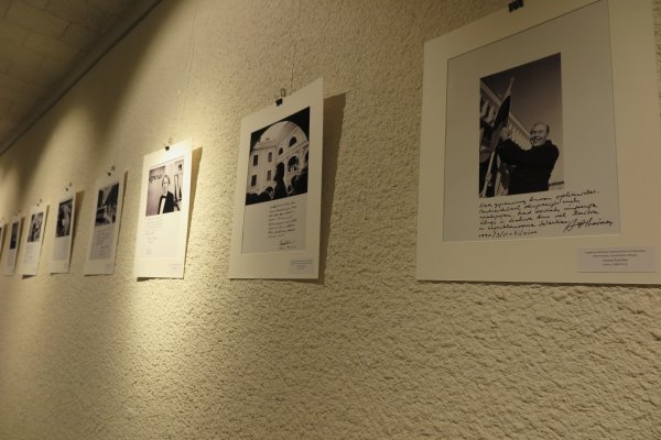 Fotomenininko Algimanto Žižiūno fotoparoda „…neišėjusiems sugrįžti“ iš ciklo „Veidai ir mintys“