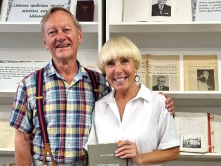 Anykščių viešojoje bibliotekoje apsilankė prof. Juozo Meškausko sūnus iš JAV