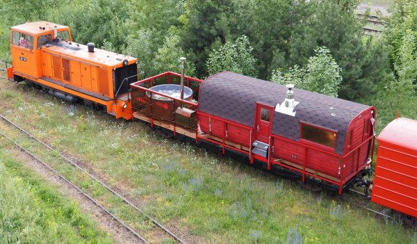 Siaurukas pristato vagoną su pirtele