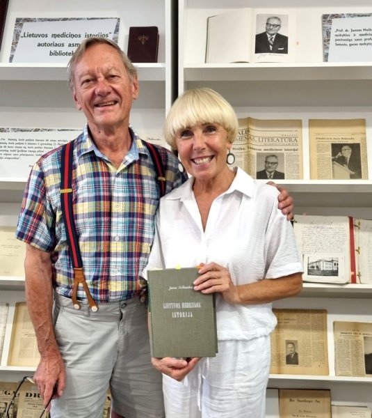 Anykščių viešojoje bibliotekoje apsilankė prof. Juozo Meškausko sūnus iš JAV
