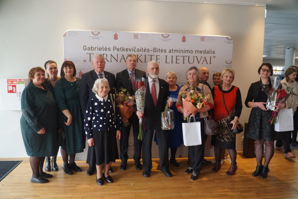 Pagerbti Gabrielės Petkevičaitės-Bitės atminimo medalio „Tarnaukite Lietuvai“ laureatai – tarp jų...