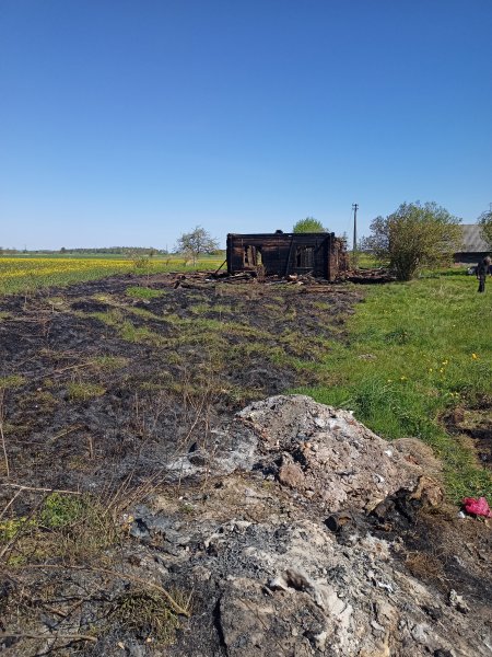 Už žolės deginimą gresia ne tik baudos, bet vertinama aplinkai padaryta žala