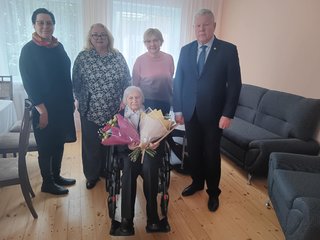 Garbingi jubiliejai Anykščių krašte: muziejininkei Domicelė Petniūnaitei – 100, Adele Peldžienei...