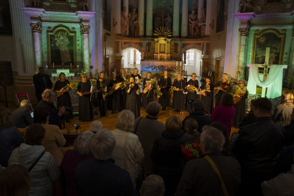Anykščių kultūros centro ansamblis „Laumakė“ apdovanotas prestižine „Aukso paukšte“
