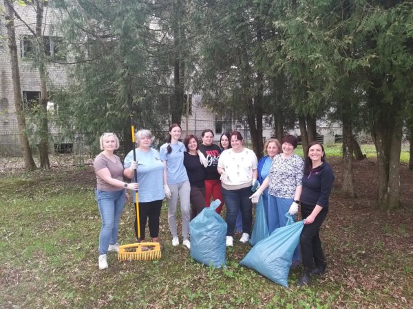 „Geltona švaros banga“: Anykščių bendruomenė kuria šviesesnę ir švaresnę aplinką