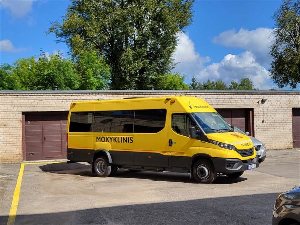 Savivaldybei perduotas šeštas elektrinis mokyklinis autobusas