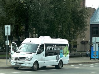 Devyni vietinio susisiekimo autobusai papuošti Anykščių ženklu