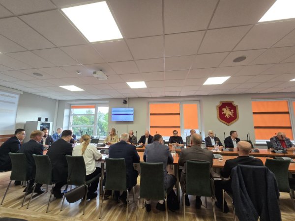 Įvyko 38-asis neeilinis Anykščių rajono savivaldybės tarybos posėdis