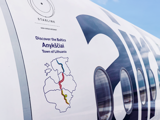 „airBaltic“ savo lėktuvą pavadino Anykščių vardu