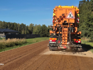 „Kelių priežiūra“ žvyrkeliuose išbando dulkėjimo mažinimo technologijas