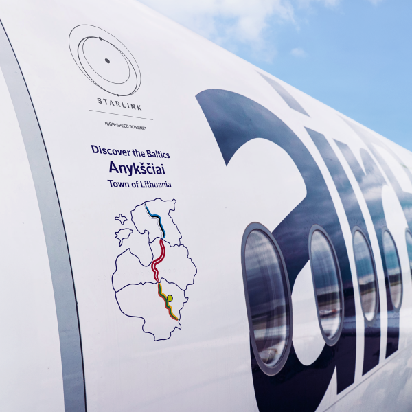„airBaltic“ savo lėktuvą pavadino Anykščių vardu
