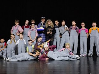 Troškūnų teatro studijos „Mes“ sėkmė festivalio „Šimtakojis“ regioniniame ture