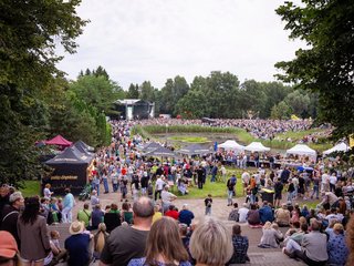 NUSKAMBĖJO TRADICINĖ ANYKŠČIŲ ŠVENTĖ „PO ŠITUO STOGU“: GAUSYBĖ RENGINIŲ, KULTŪROS TRADICIJOS IR...
