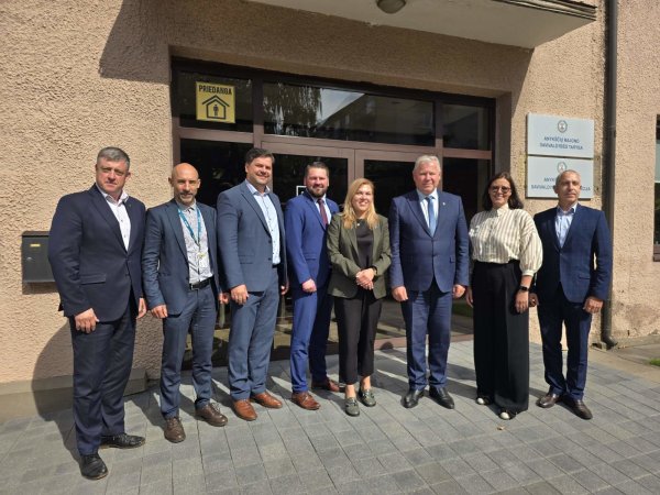 ŠIANDIEN ANYKŠČIUOSE LANKĖSI APLINKOS MINISTRĖ IEVA ANDRIULAITYTĖ: DĖMESYS ATNAUJINTAM DARŽELIUI...
