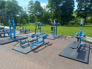 Informacinis pranešimas dėl „Omnigym“ lauko treniruoklių aikštelės