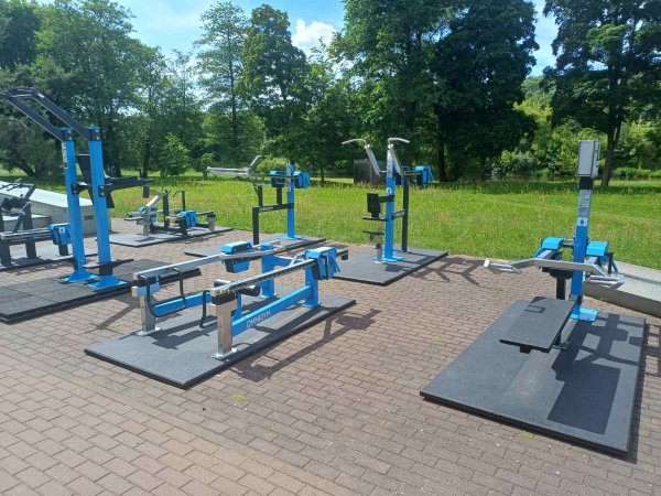 Informacinis pranešimas dėl „Omnigym“ lauko treniruoklių aikštelės