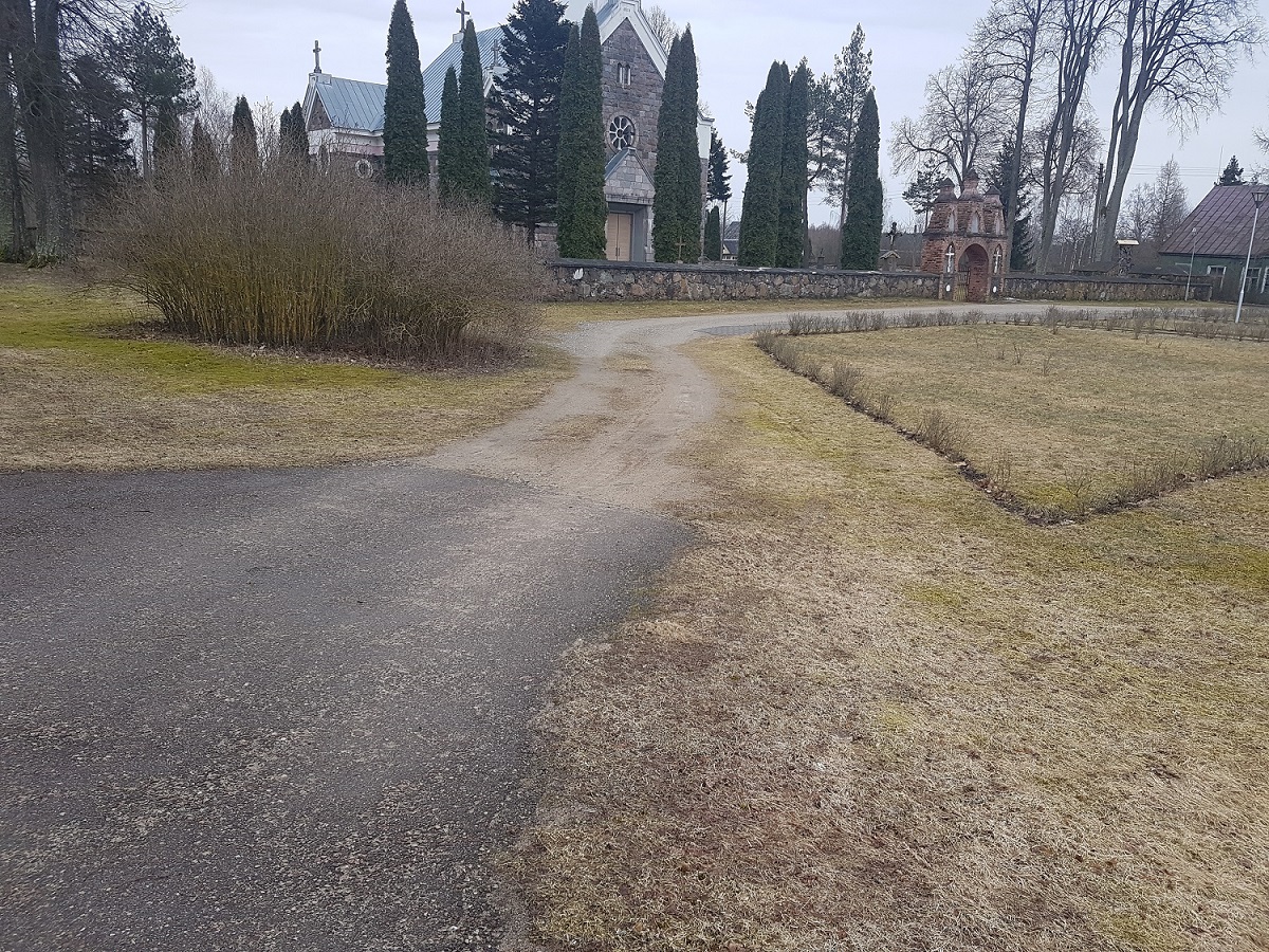 Andrioniškyje esanti gatvė, šalia bažnyčios.